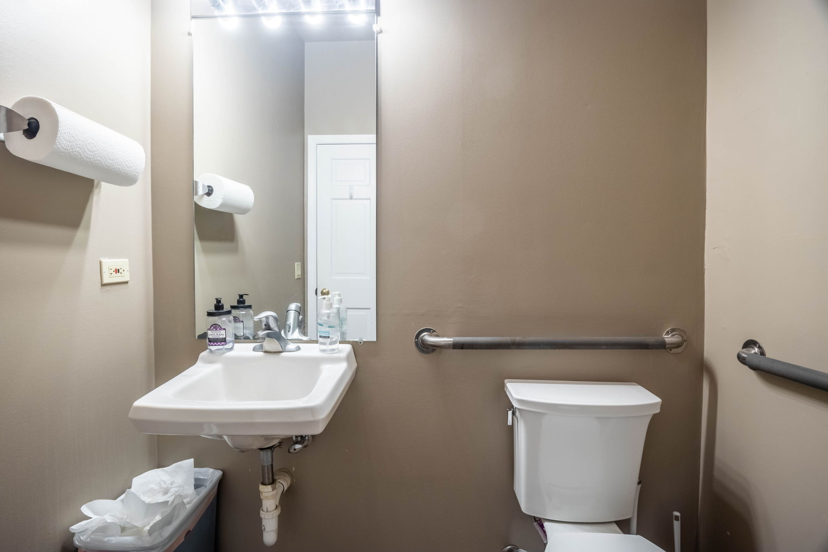 1305 N La-fox St Property Photo 12