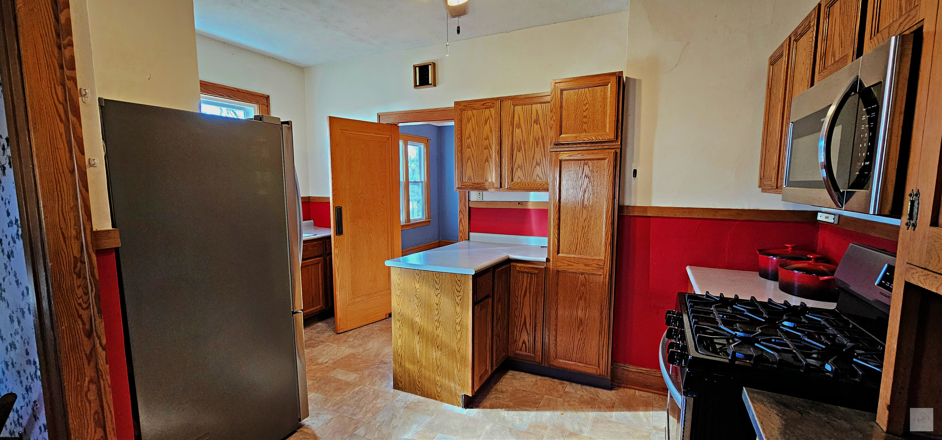 511 S Bloomington Street Property Photo 5