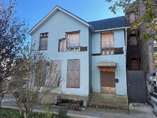 9901 S Ewing Avenue Property Photo 3