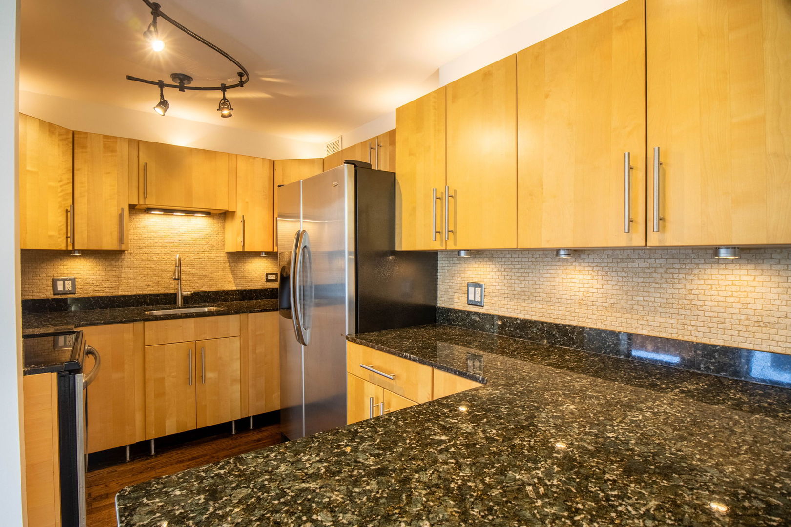 260 E Chestnut Street 1814 Property Photo 4