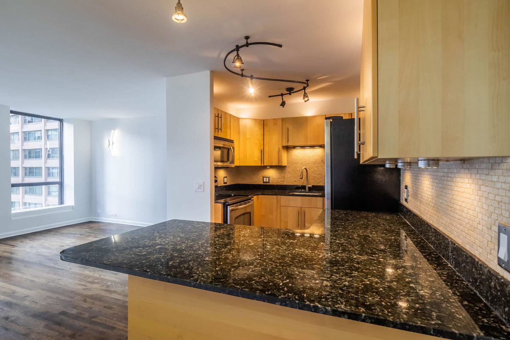 260 E Chestnut Street 1814 Property Photo 7