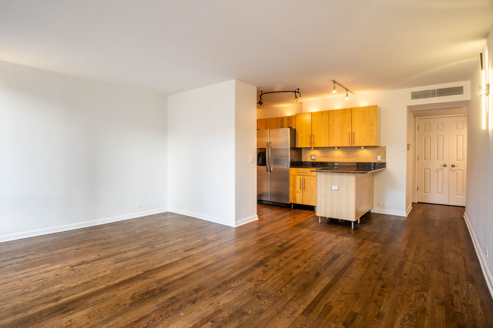260 E Chestnut Street 1814 Property Photo 9