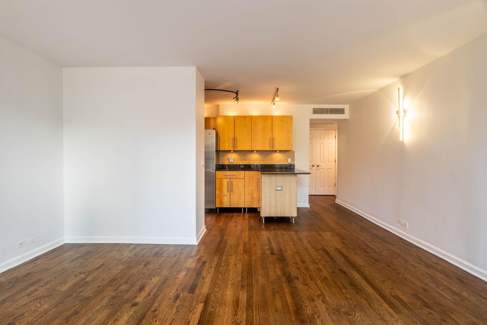 260 E Chestnut Street 1814 Property Photo 10