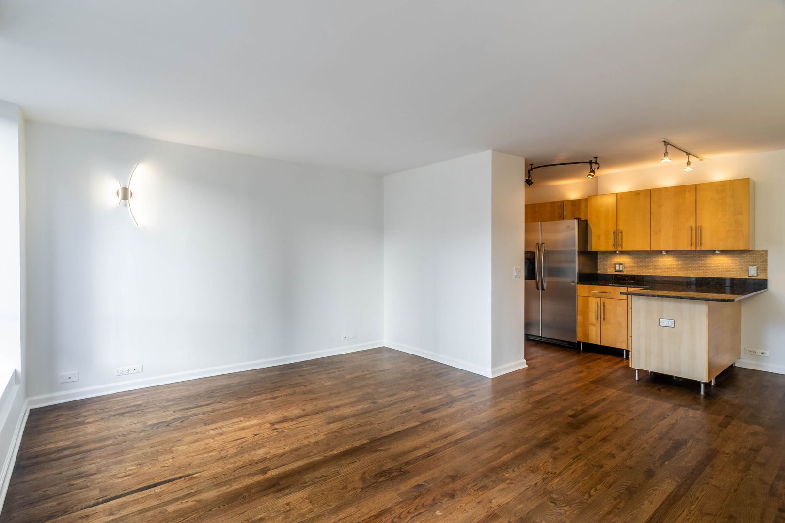 260 E Chestnut Street 1814 Property Photo 11