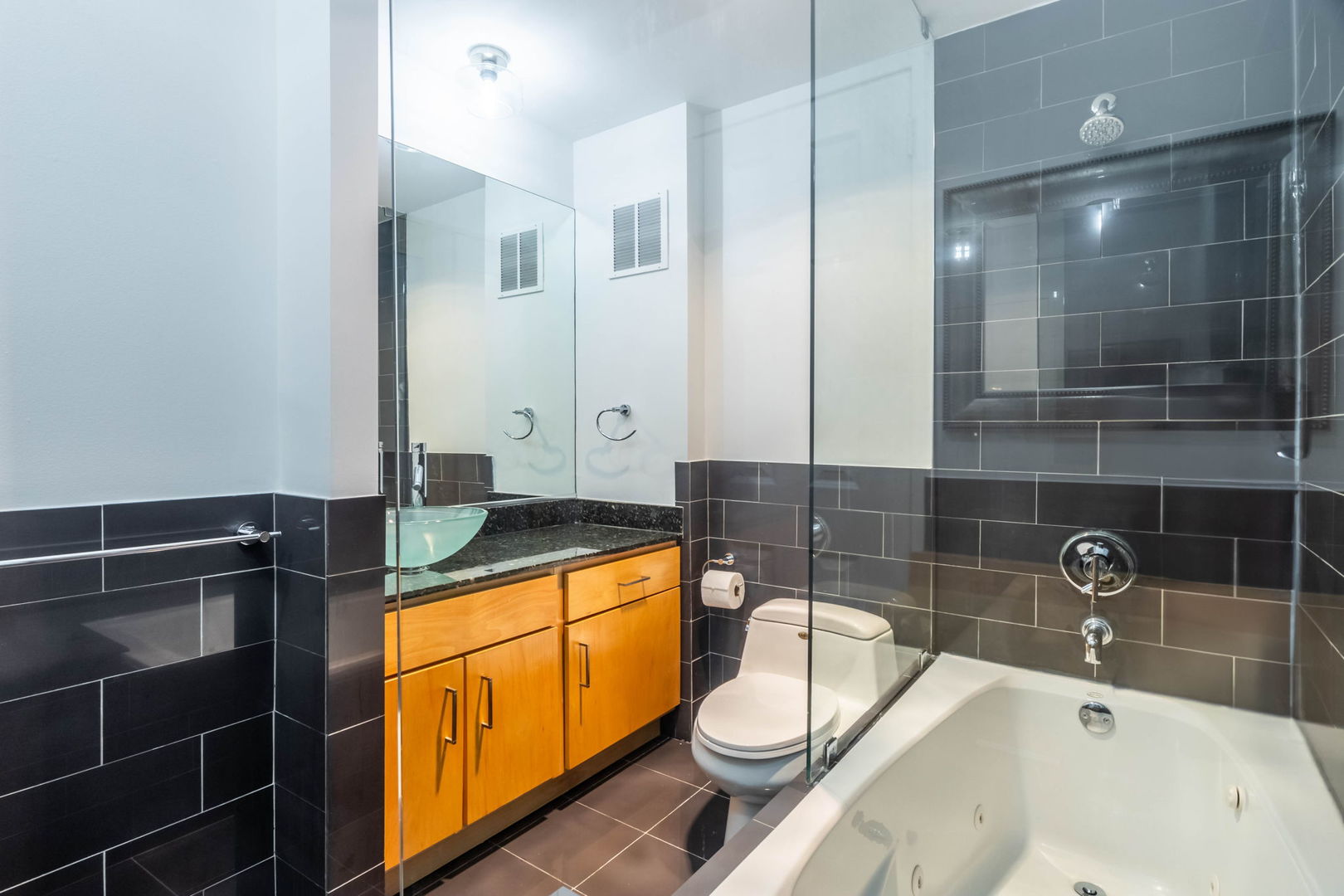 260 E Chestnut Street 1814 Property Photo 12