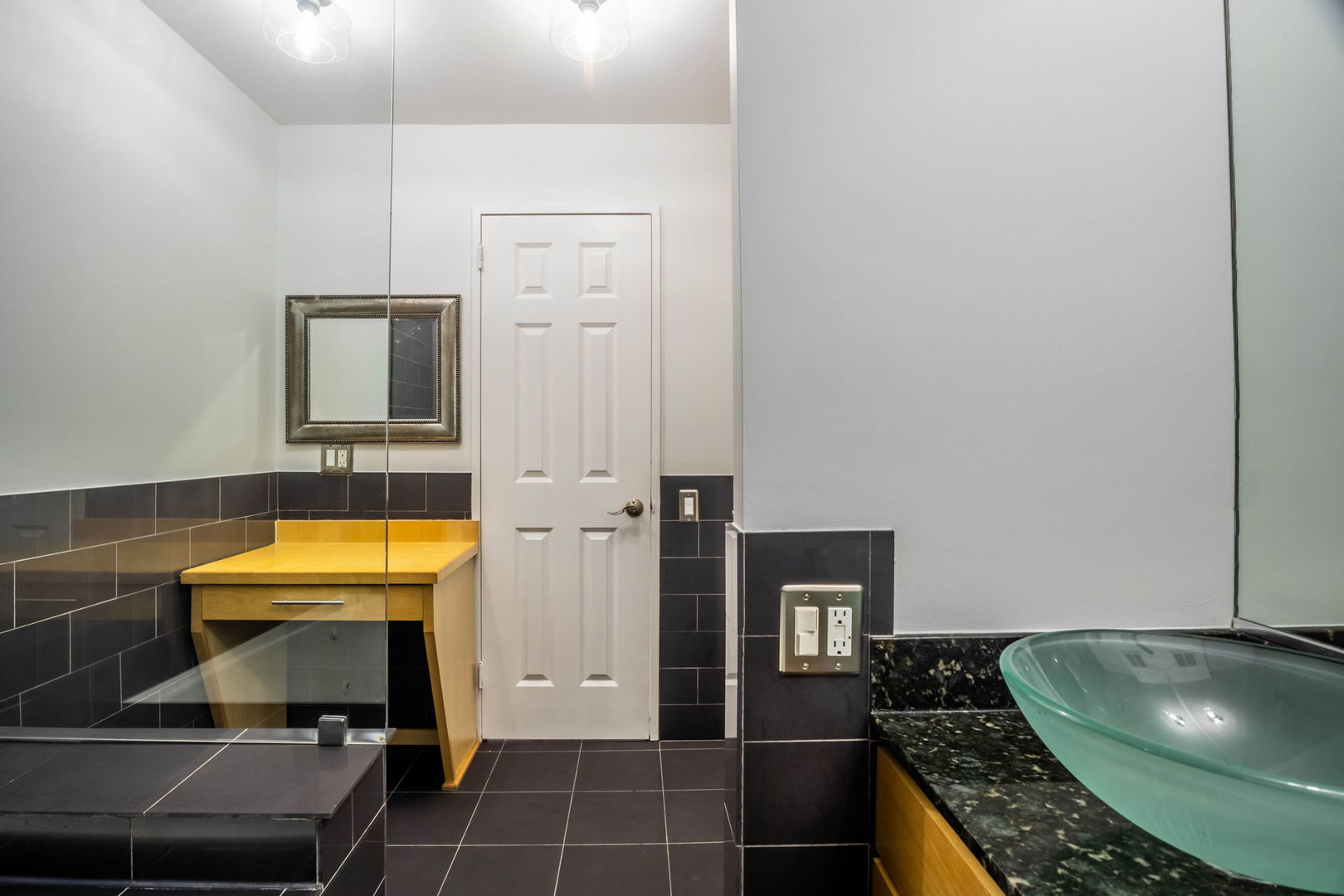 260 E Chestnut Street 1814 Property Photo 14