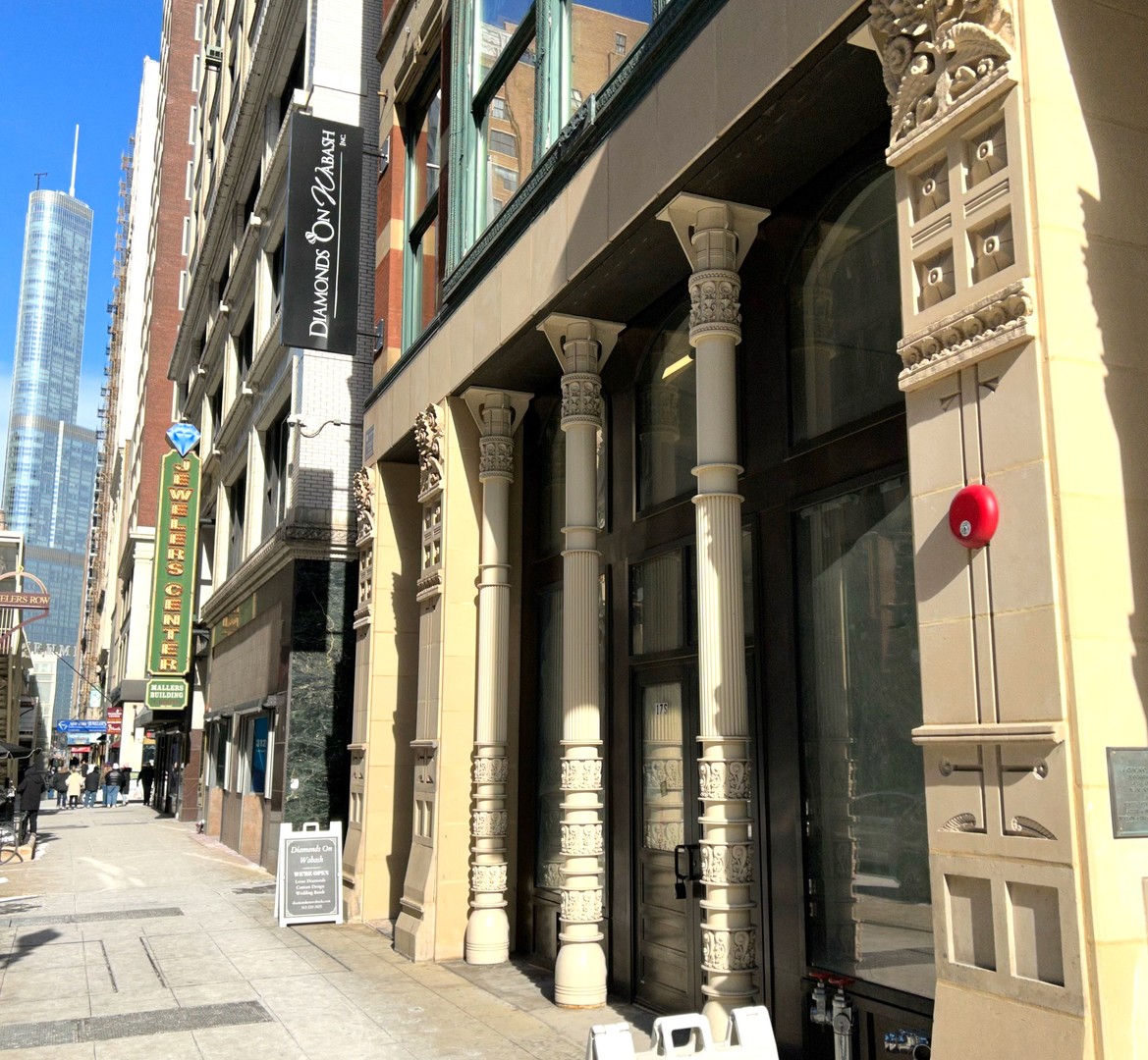 17 S Wabash Ave Property Photo 2