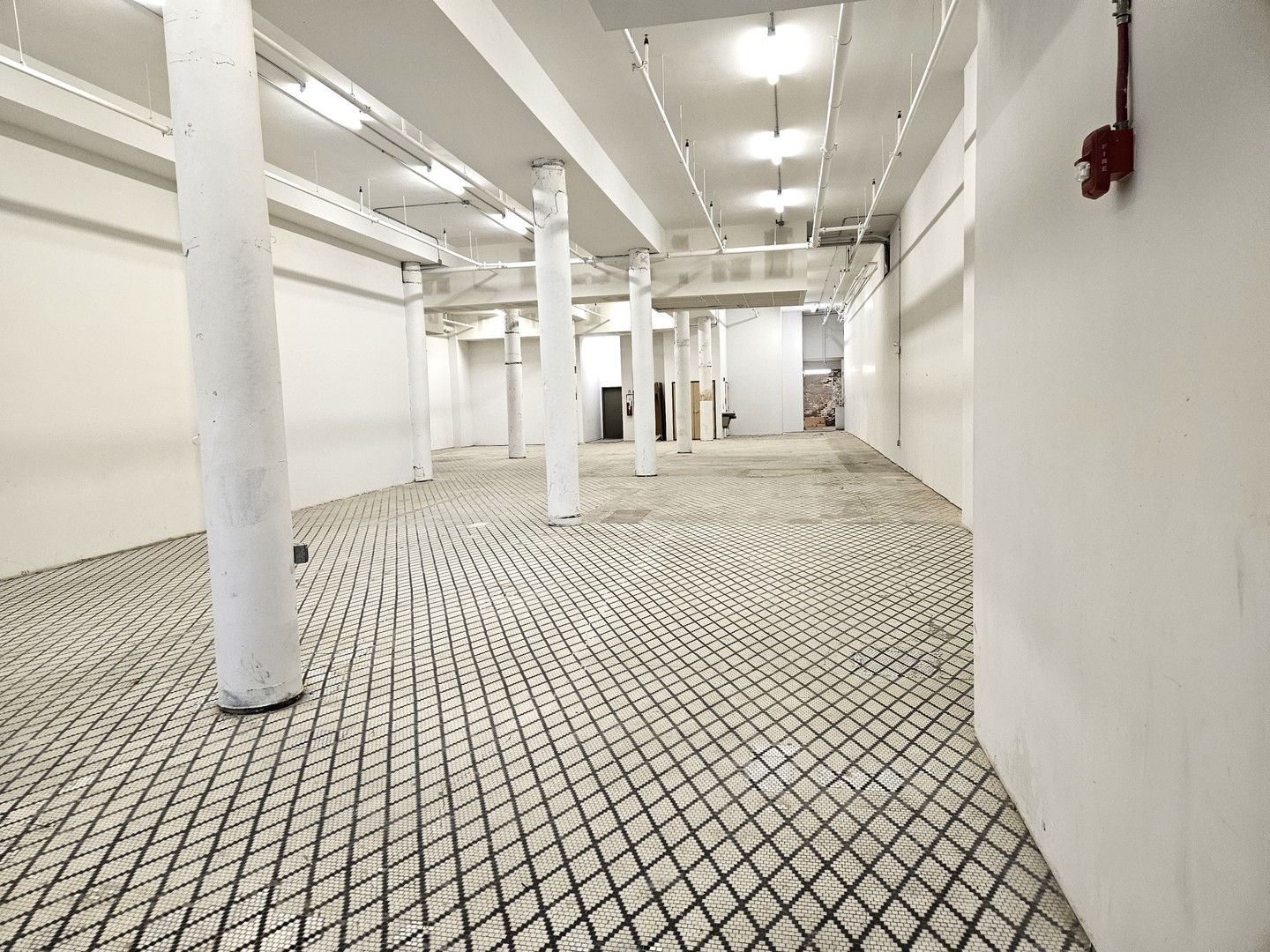 17 S Wabash Ave Property Photo 6