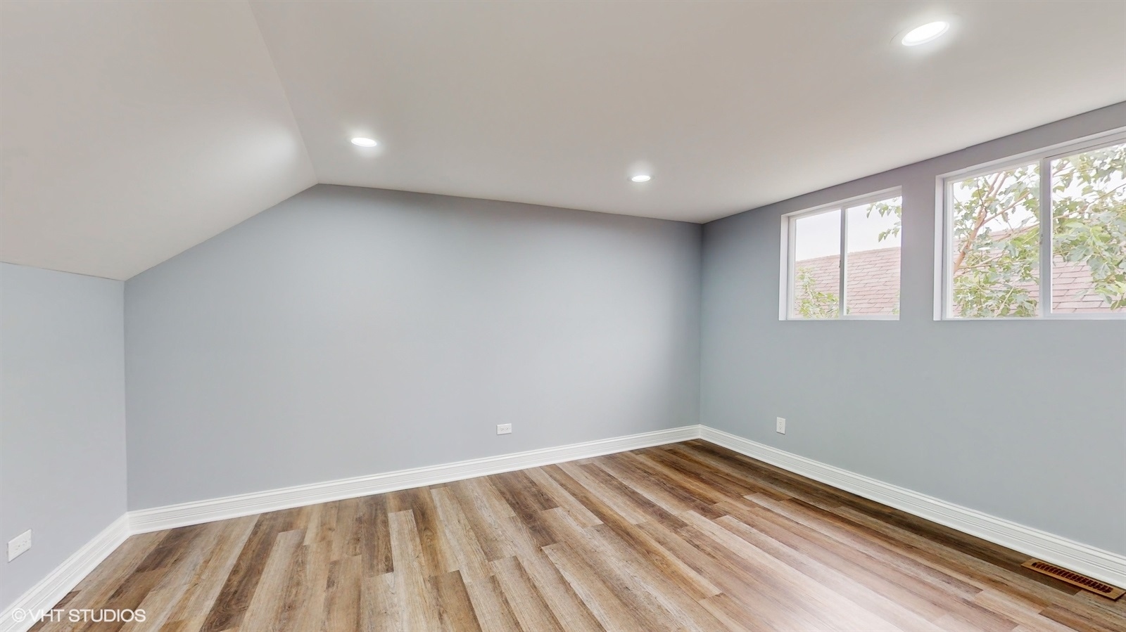7750 S Rhodes Avenue Property Photo 19