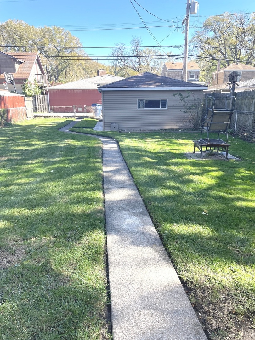 14233 S Green Bay Avenue Property Photo 18