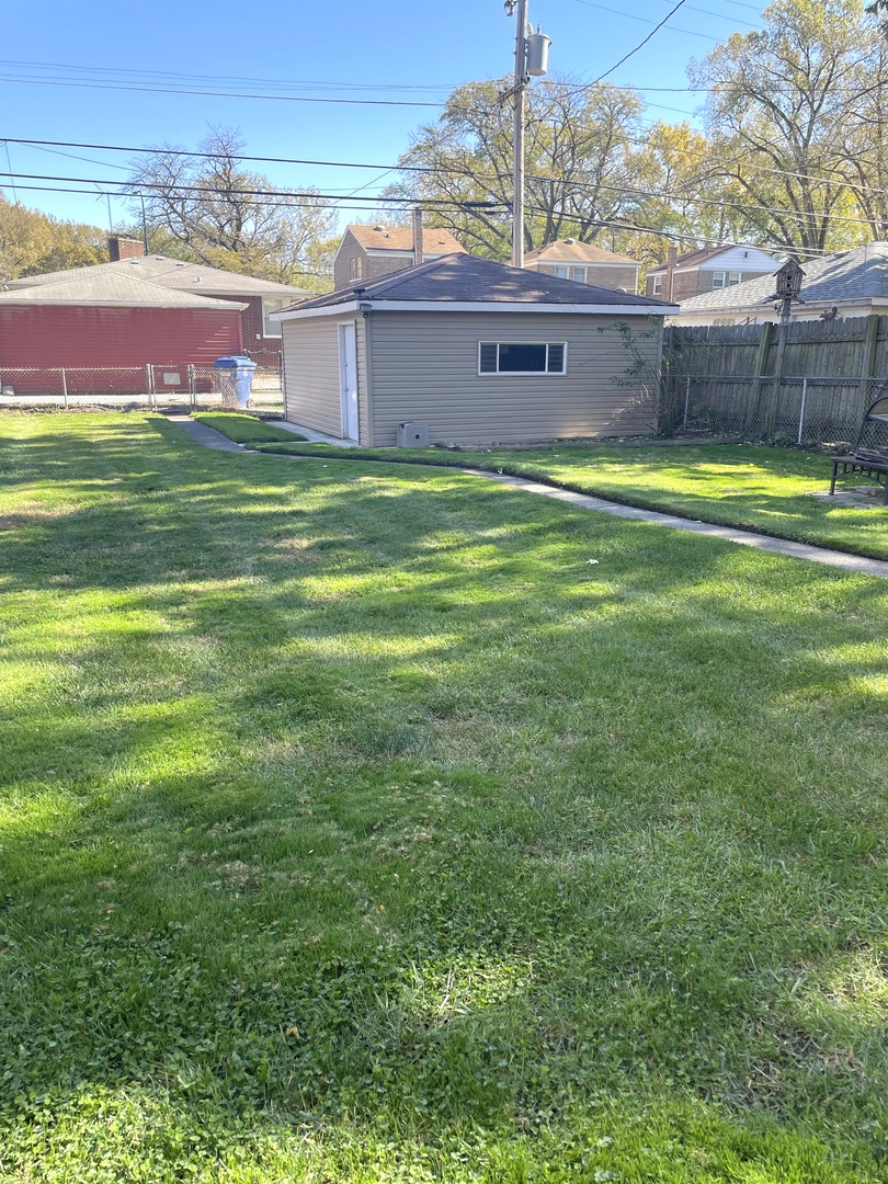 14233 S Green Bay Avenue Property Photo 19