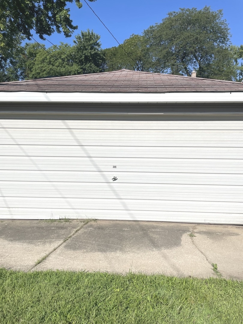 14233 S Green Bay Avenue Property Photo 21