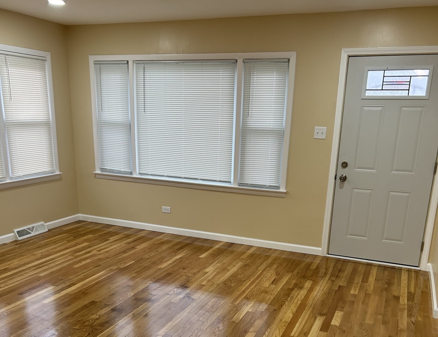 16873 Bulger Avenue Property Photo 2