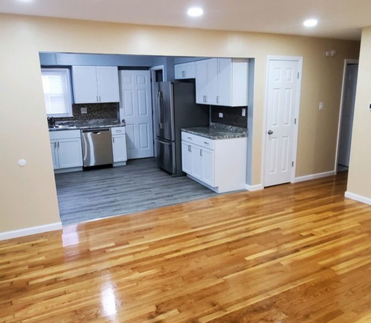 16873 Bulger Avenue Property Photo 4