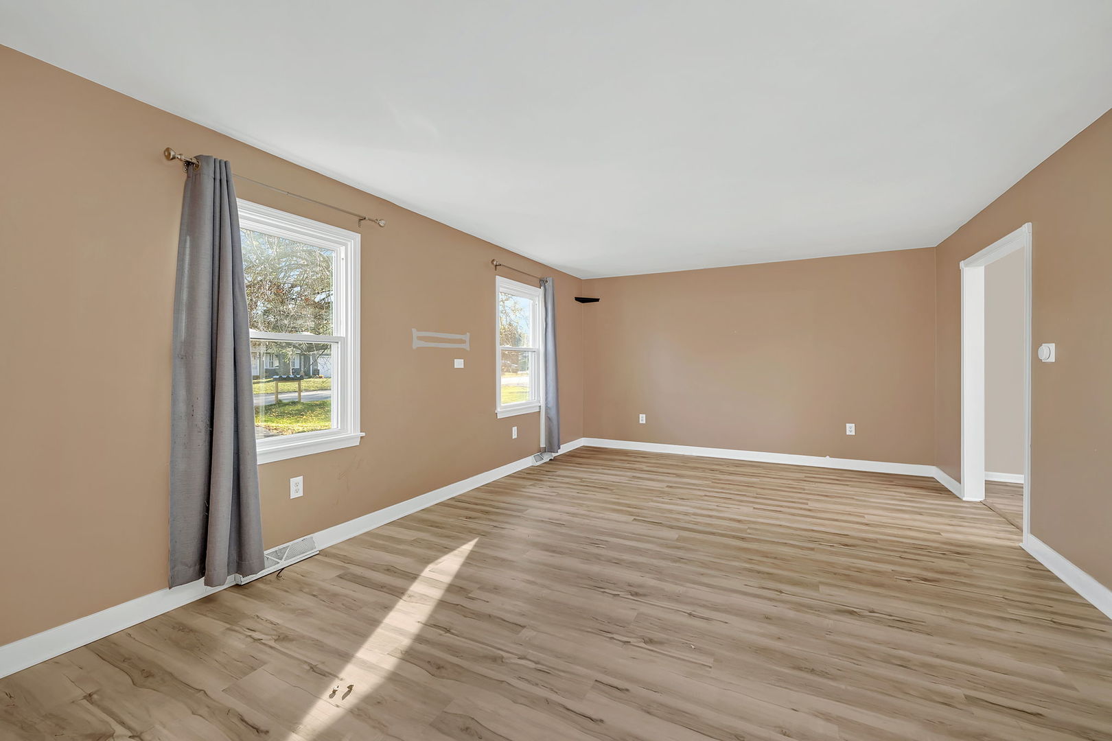 22940 W Essex Drive Property Photo 5