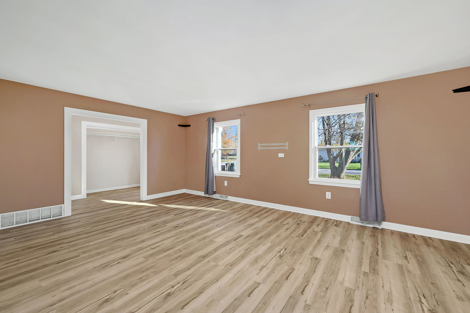 22940 W Essex Drive Property Photo 6