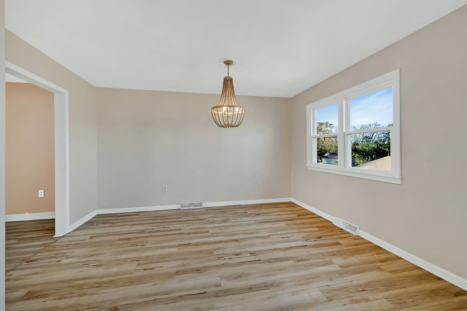 22940 W Essex Drive Property Photo 8