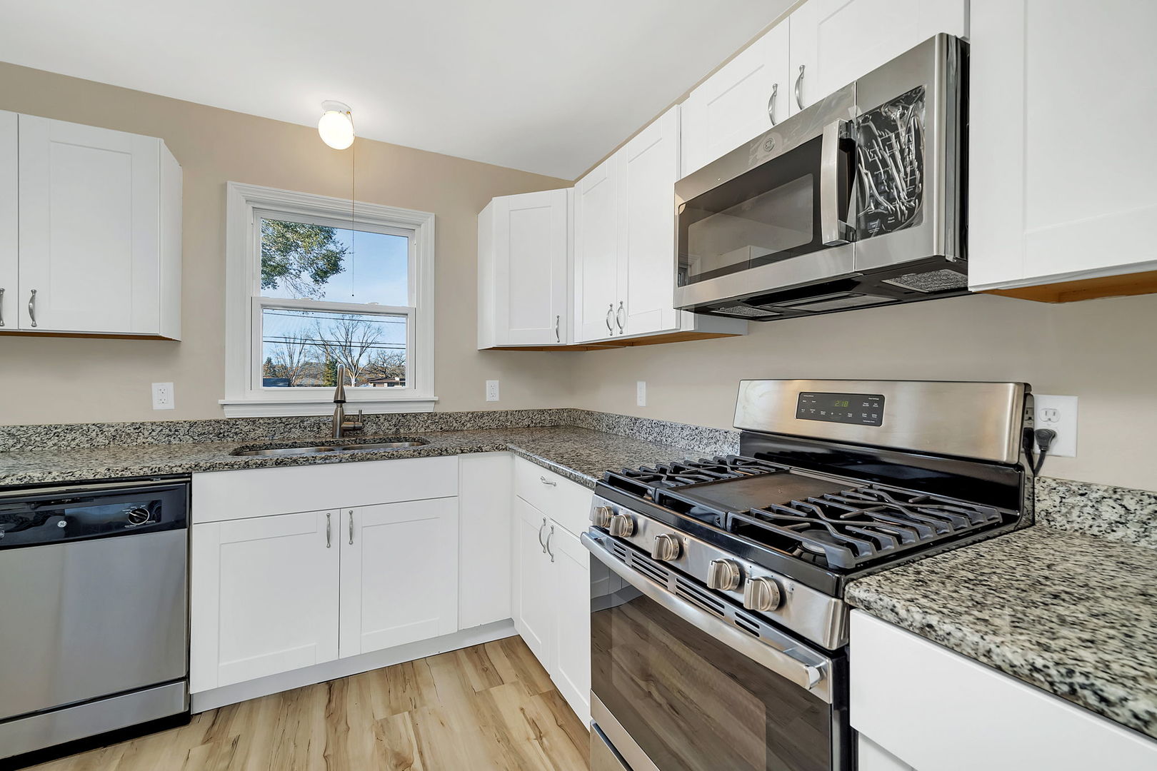 22940 W Essex Drive Property Photo 11