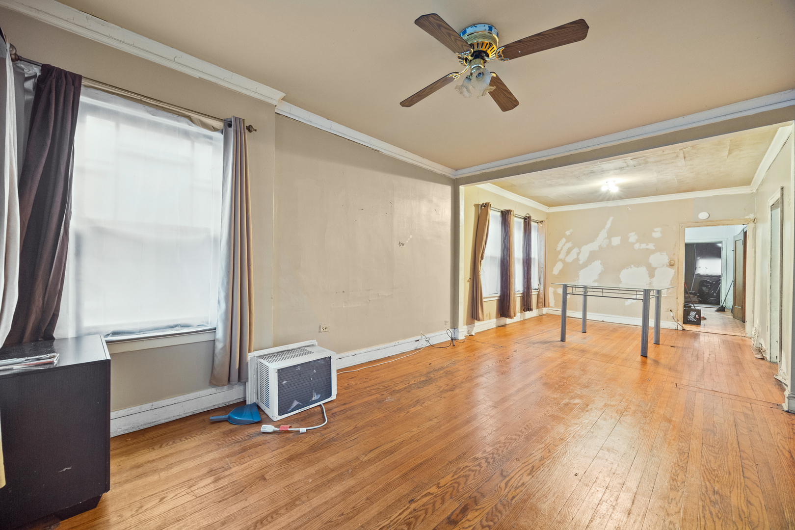 7519 S Aberdeen Street Property Photo 3