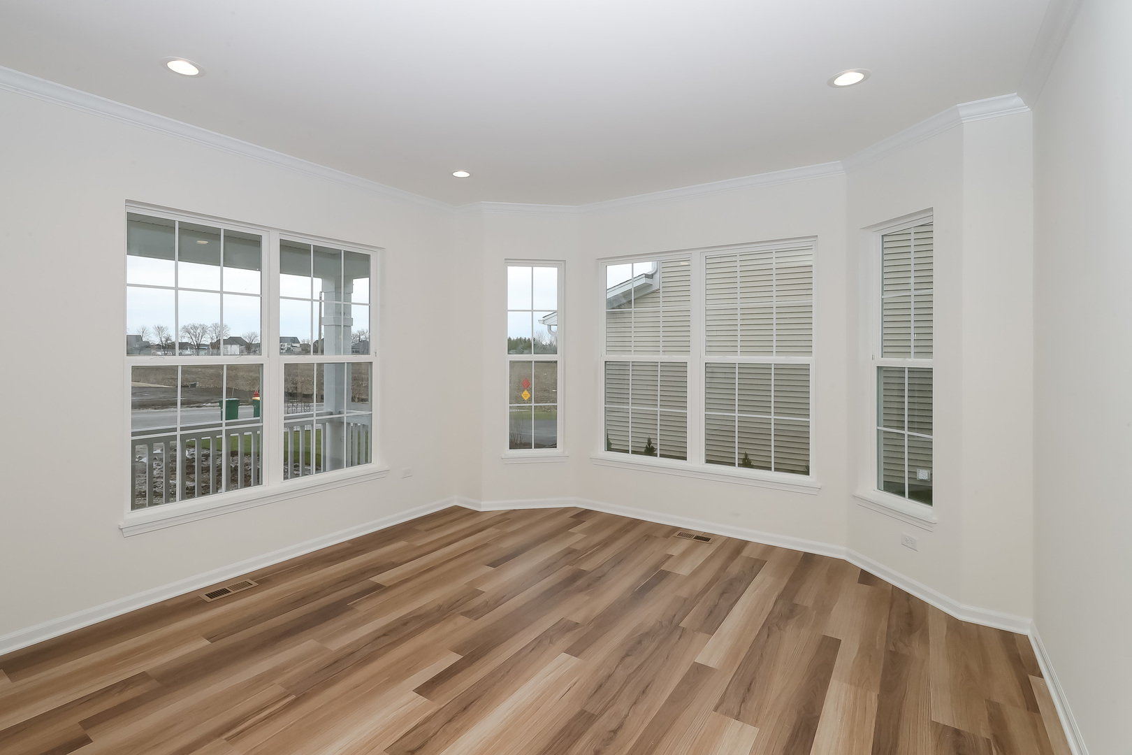 156 Piper Glen Avenue Property Photo 3