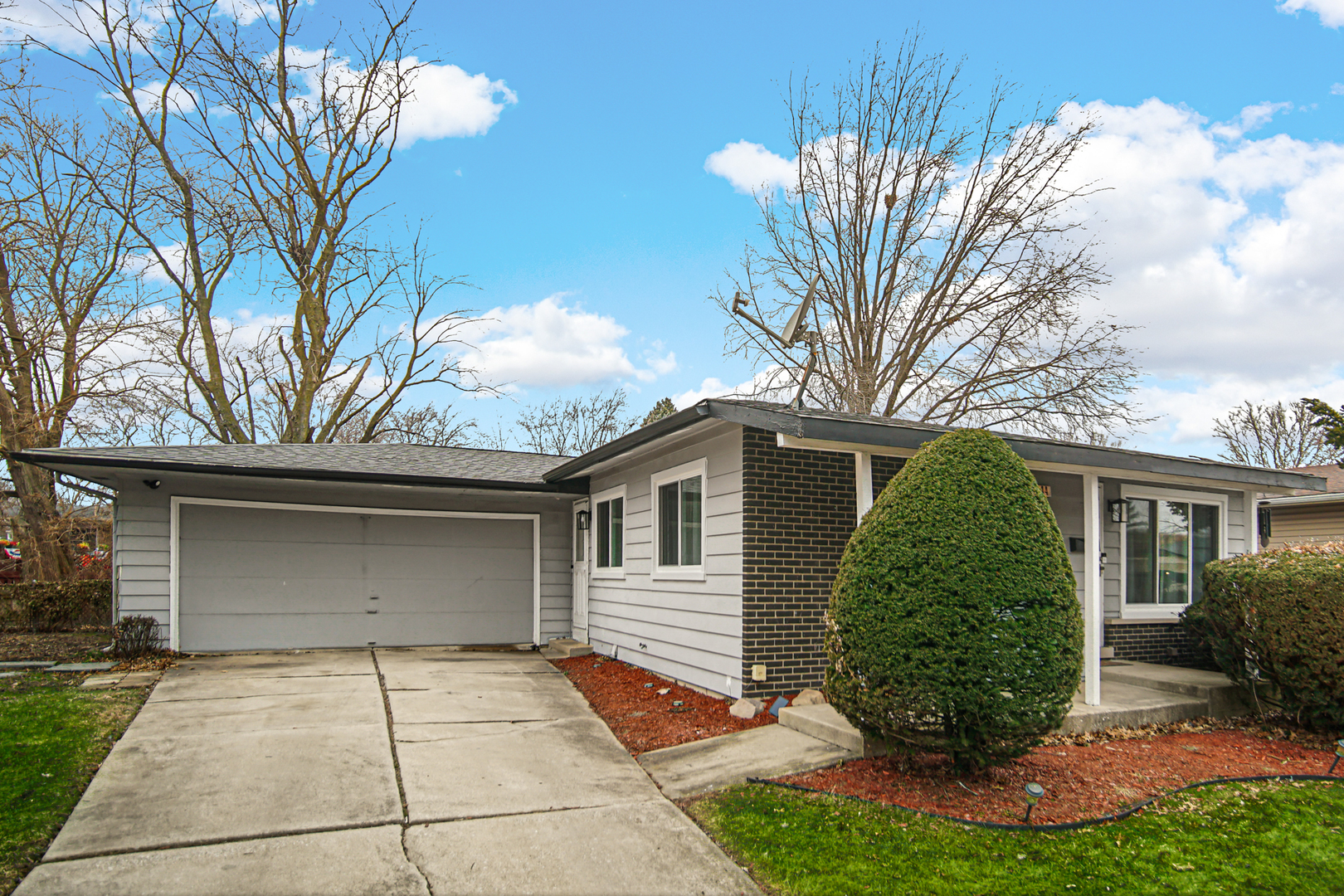 444 N Pleasant Drive Property Photo