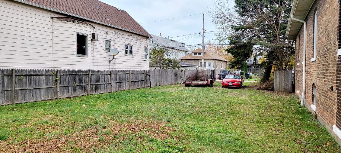 8537 S Escanaba Avenue Property Photo 2