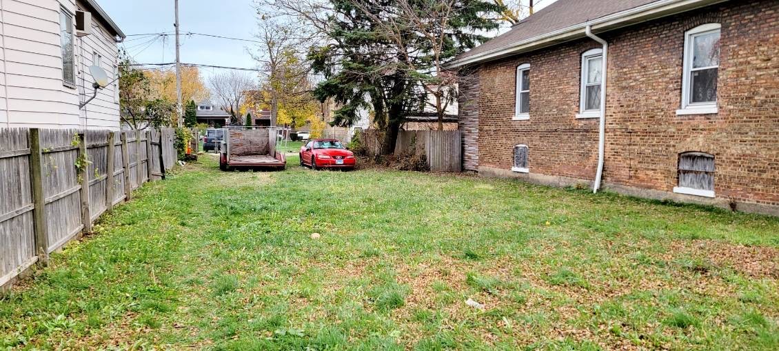 8537 S Escanaba Avenue Property Photo 3