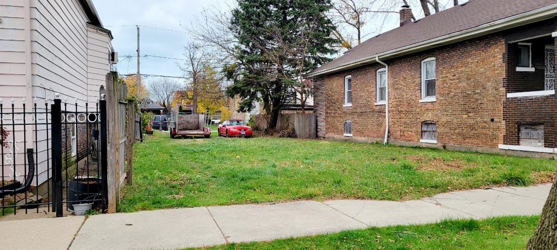 8537 S Escanaba Avenue Property Photo 4