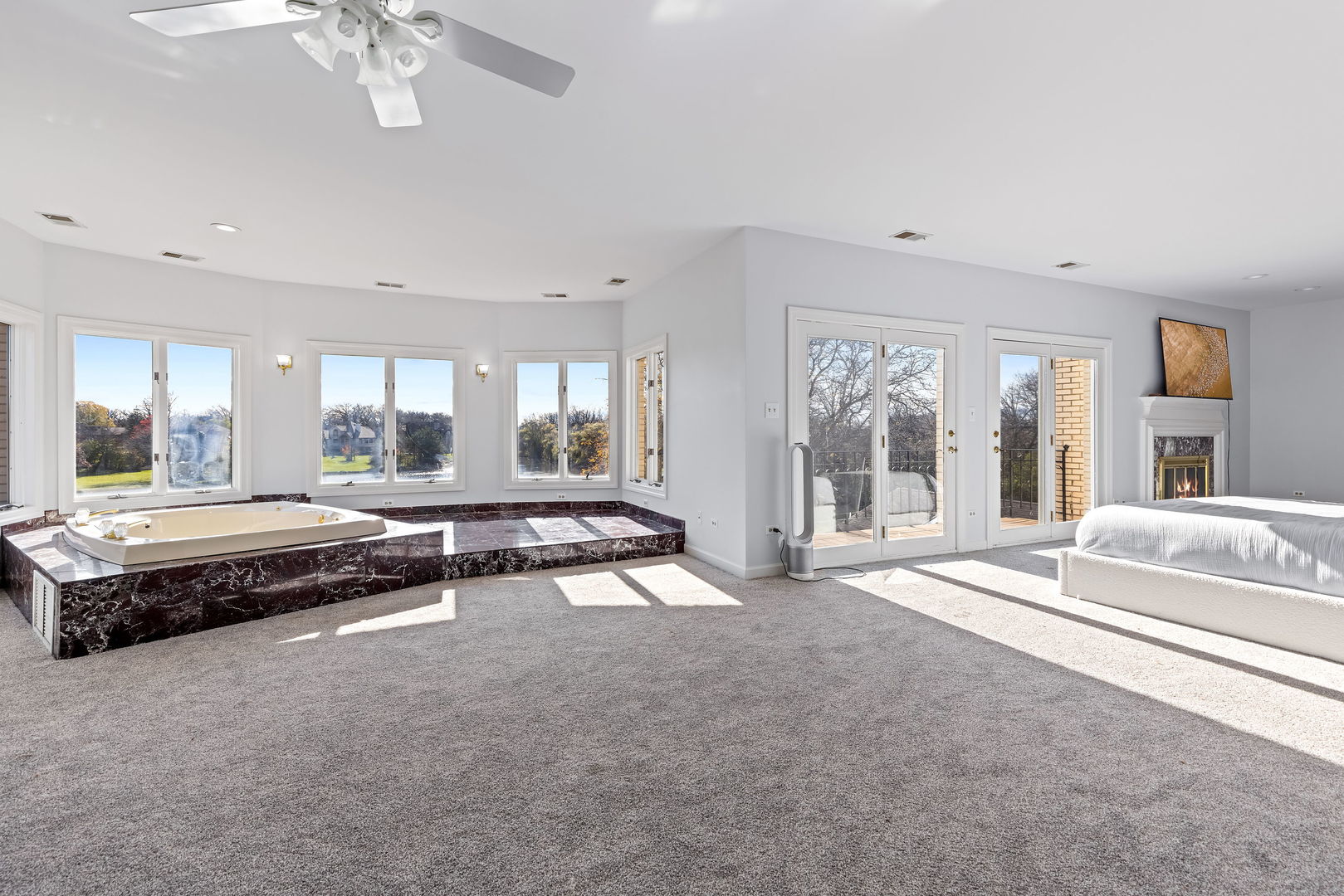 1 Horseshoe Lane Property Photo 16