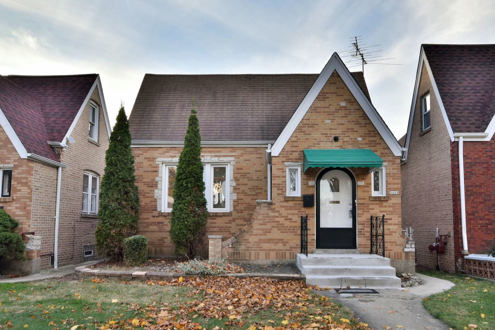 3410 N Rutherford Avenue Property Photo 1