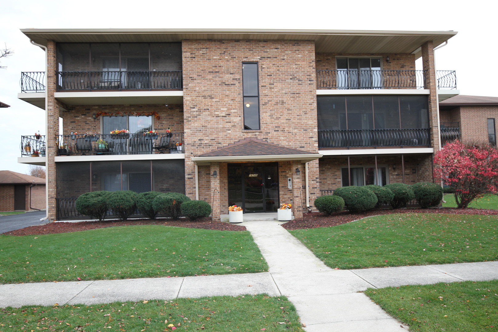 16749 Paxton Avenue 3s Property Photo 1