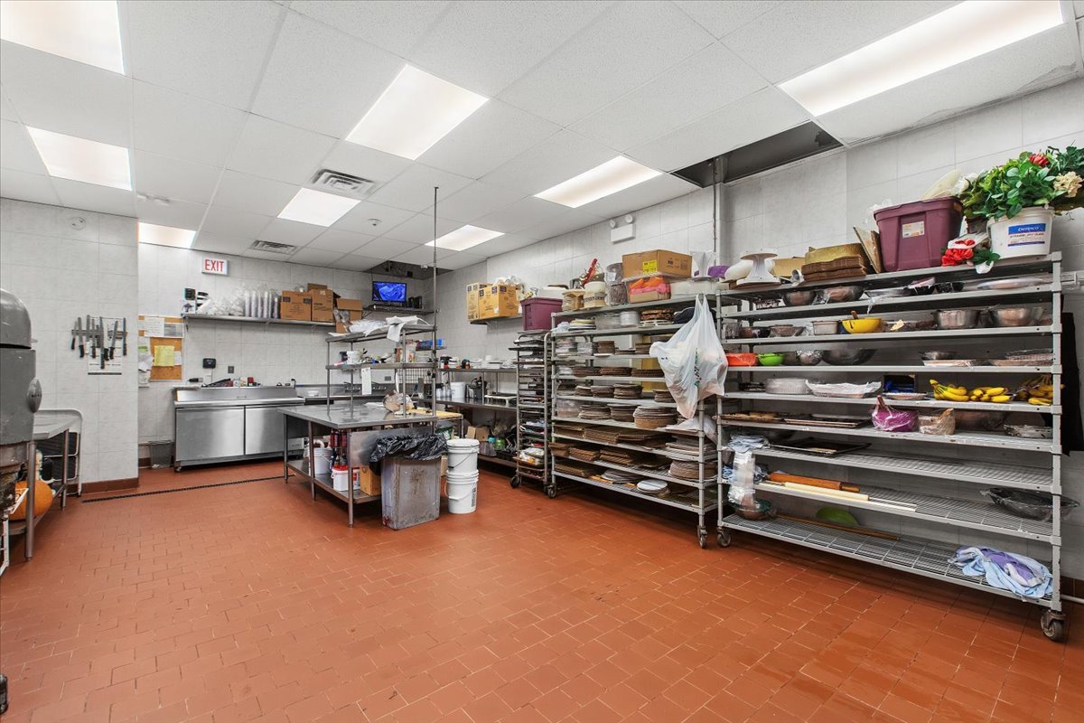 6310-12 W Cermak Road Property Photo 10