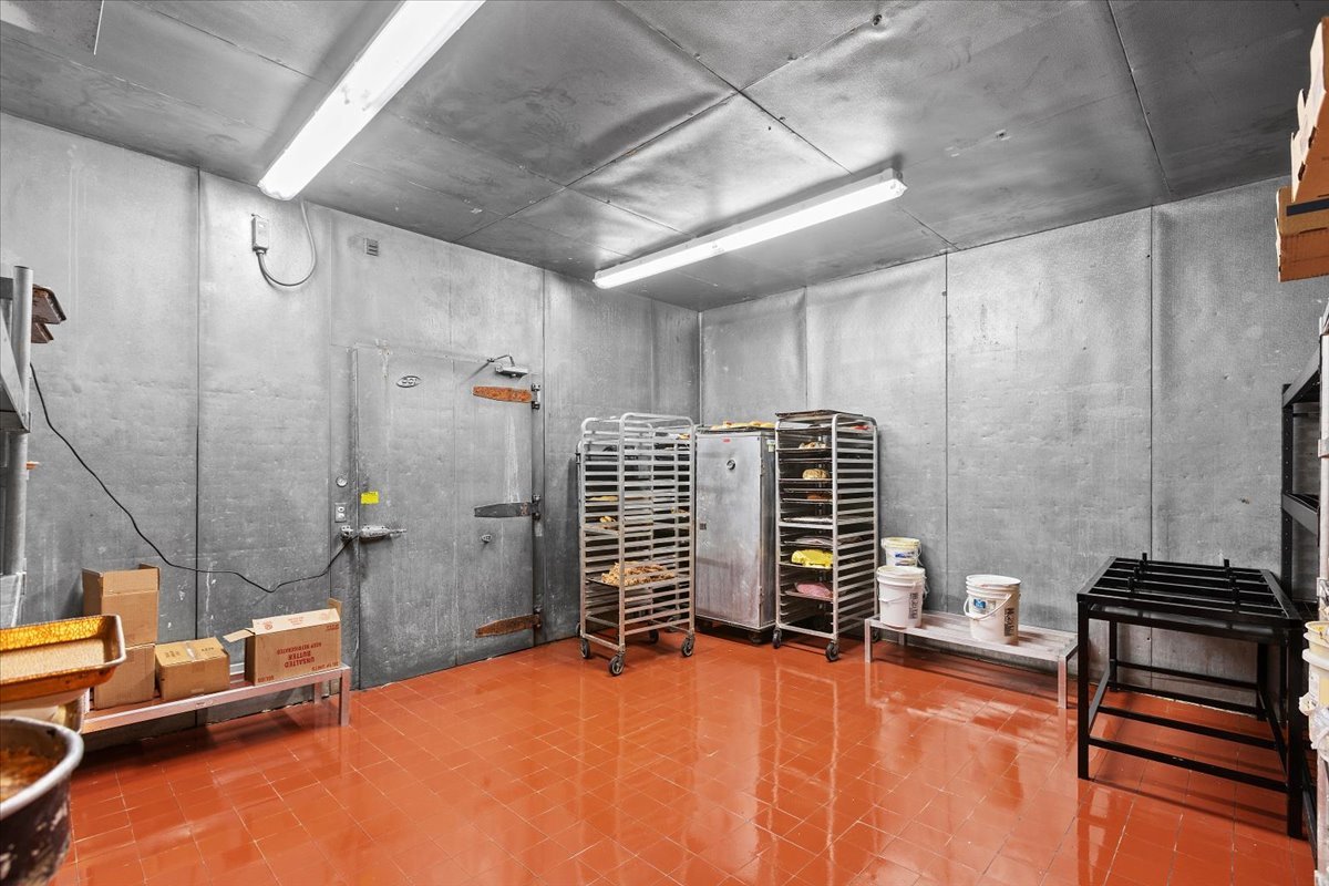 6310-12 W Cermak Road Property Photo 11
