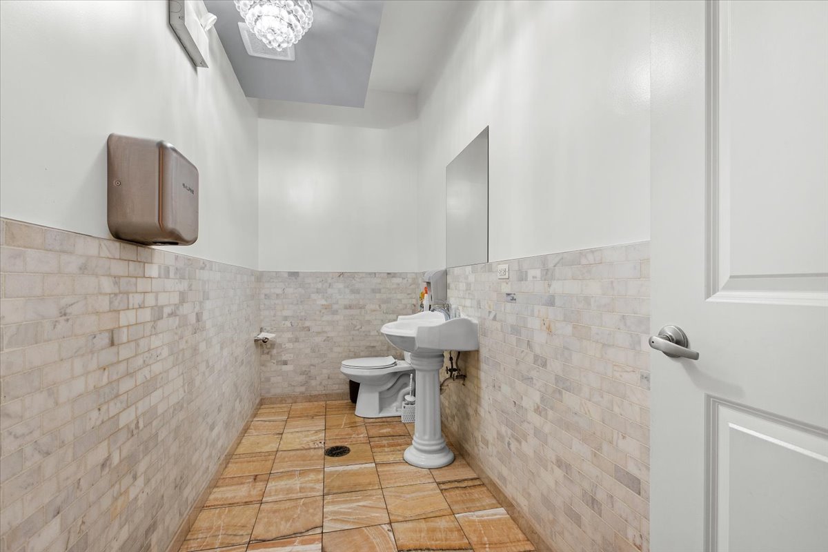 6310-12 W Cermak Road Property Photo 13