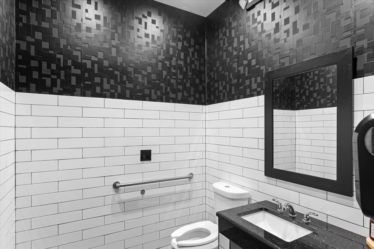 6310-12 W Cermak Road Property Photo 31
