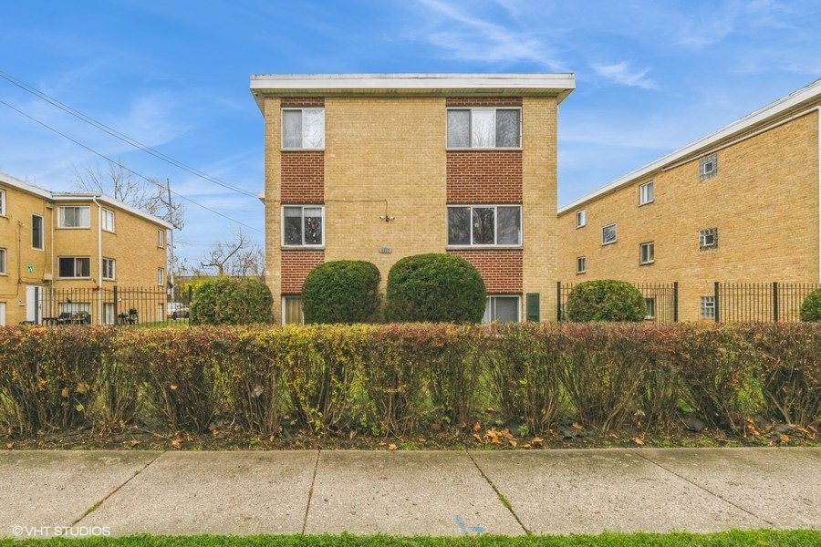 1111-23 Broadway Avenue Property Photo 4