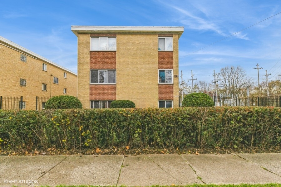 1111-23 Broadway Avenue Property Photo 5
