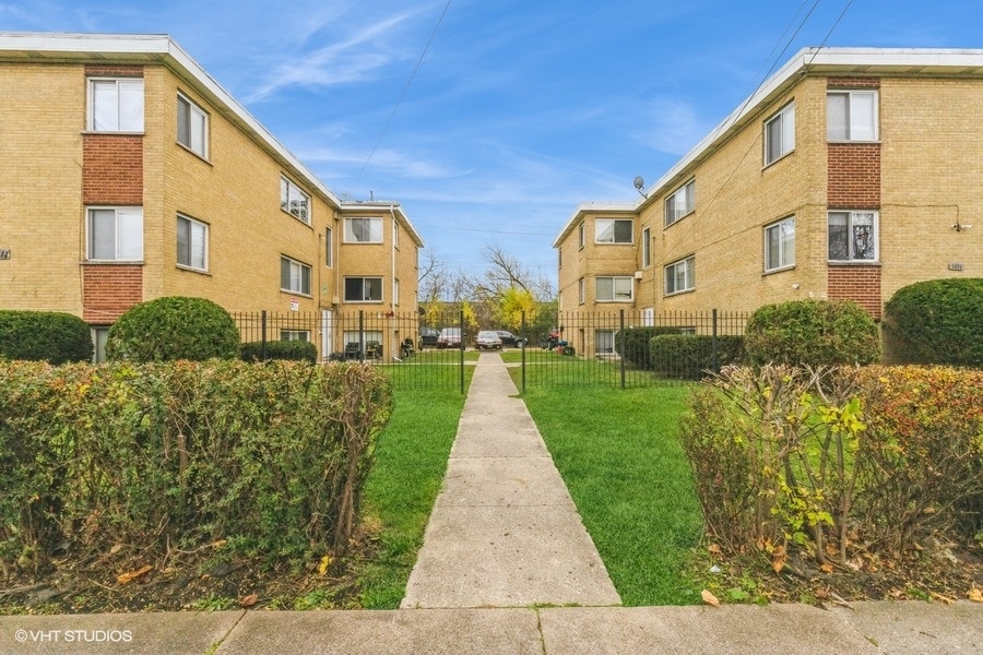 1111-23 Broadway Avenue Property Photo 6