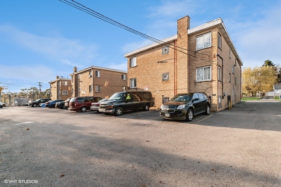 1111-23 Broadway Avenue Property Photo 9