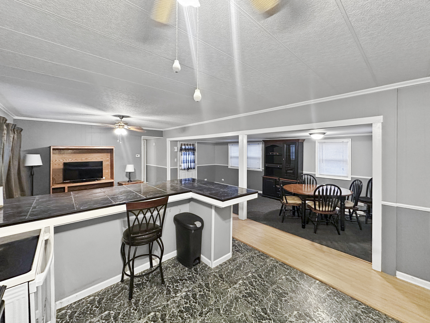 127 Nasa Circle Property Photo 3