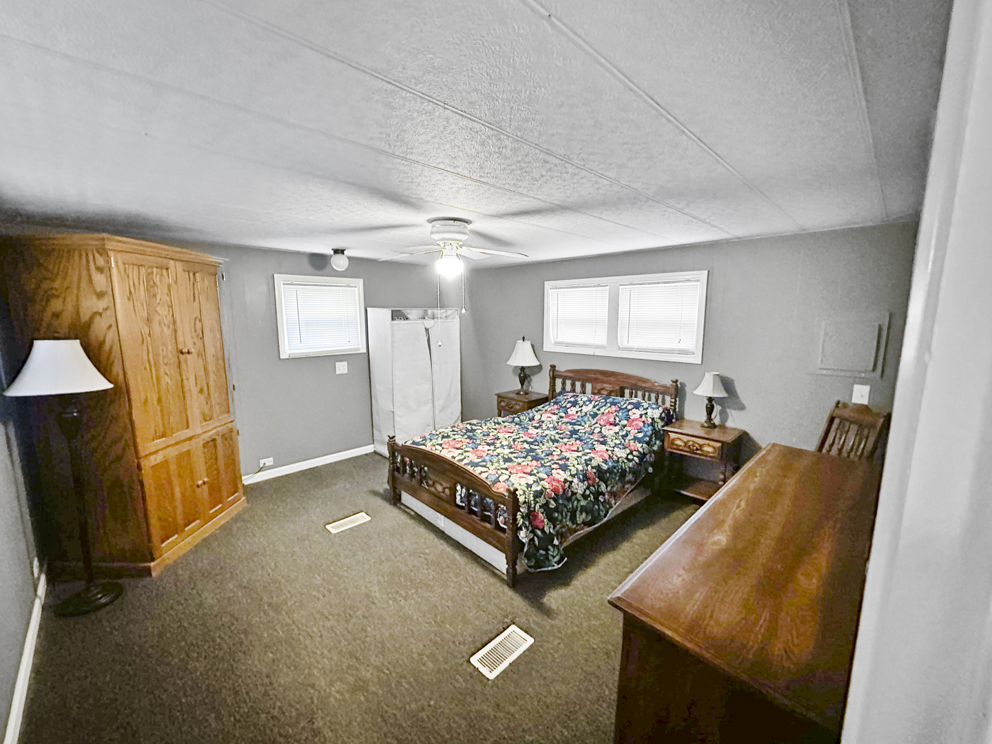 127 Nasa Circle Property Photo 4