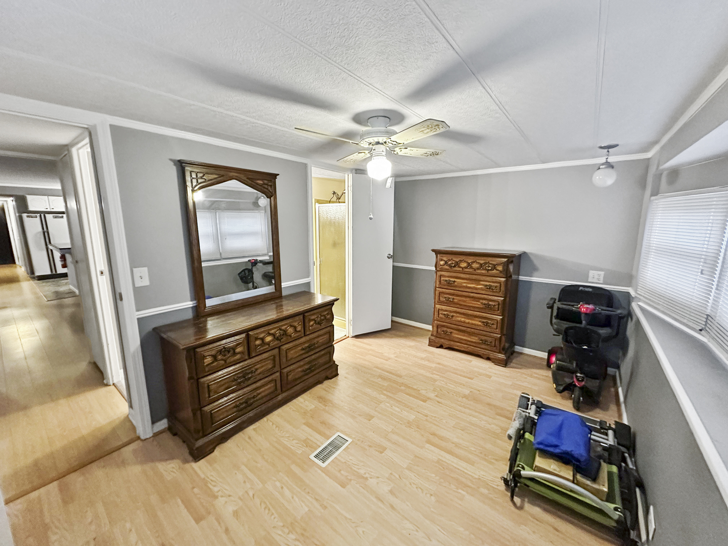 127 Nasa Circle Property Photo 5