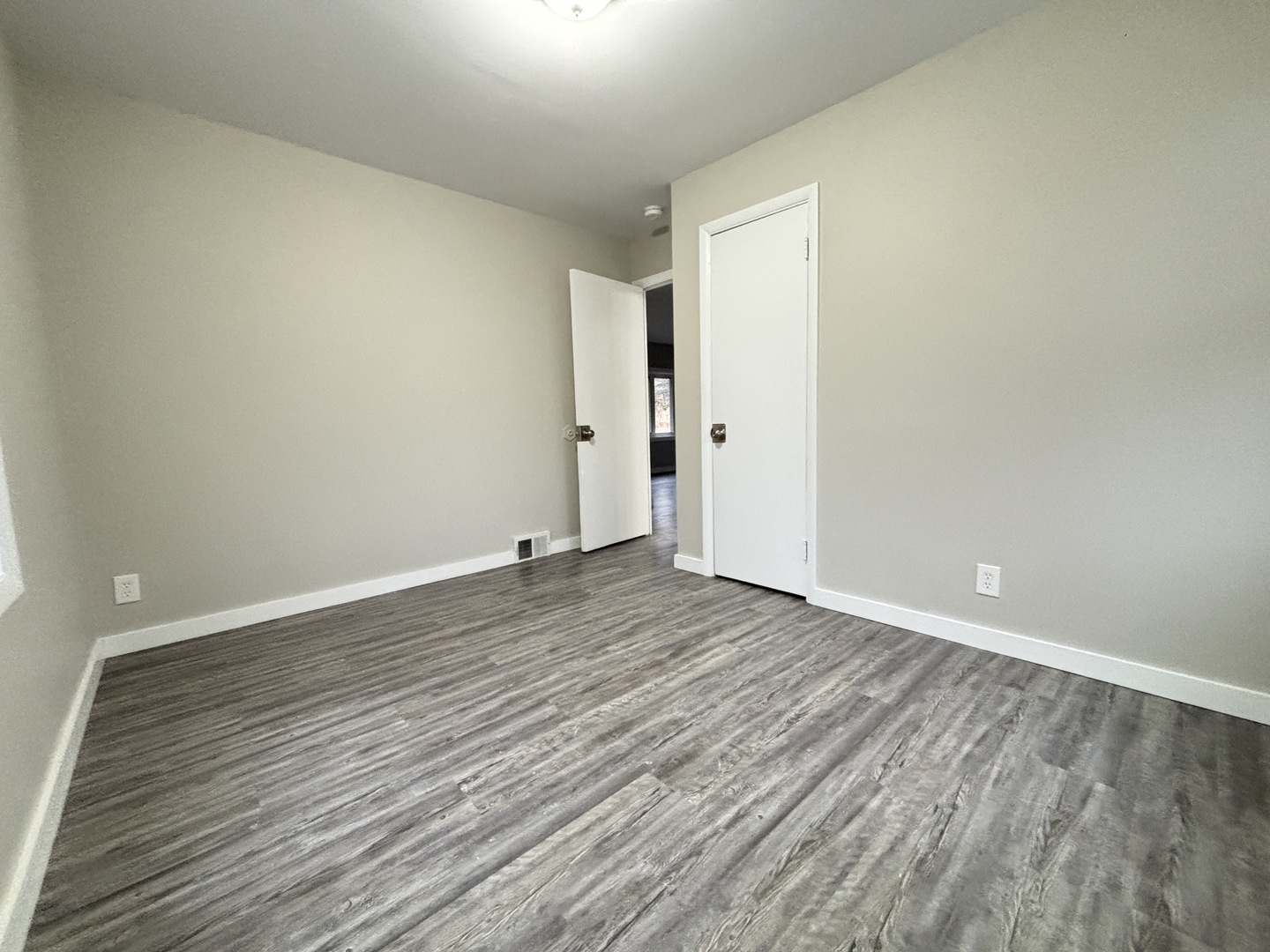 1107 S Hough Street Property Photo 11