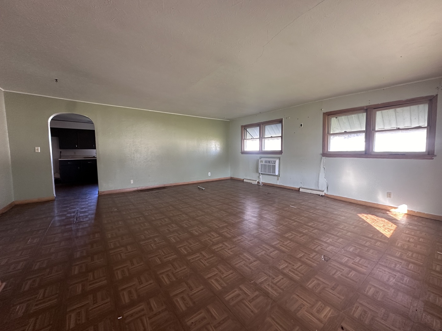 305 W Commercial Street Property Photo 4