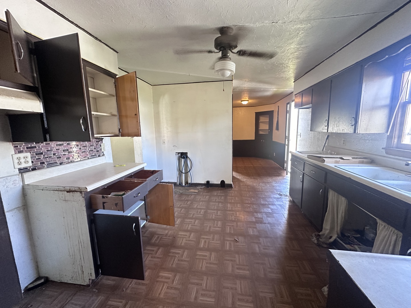 305 W Commercial Street Property Photo 5