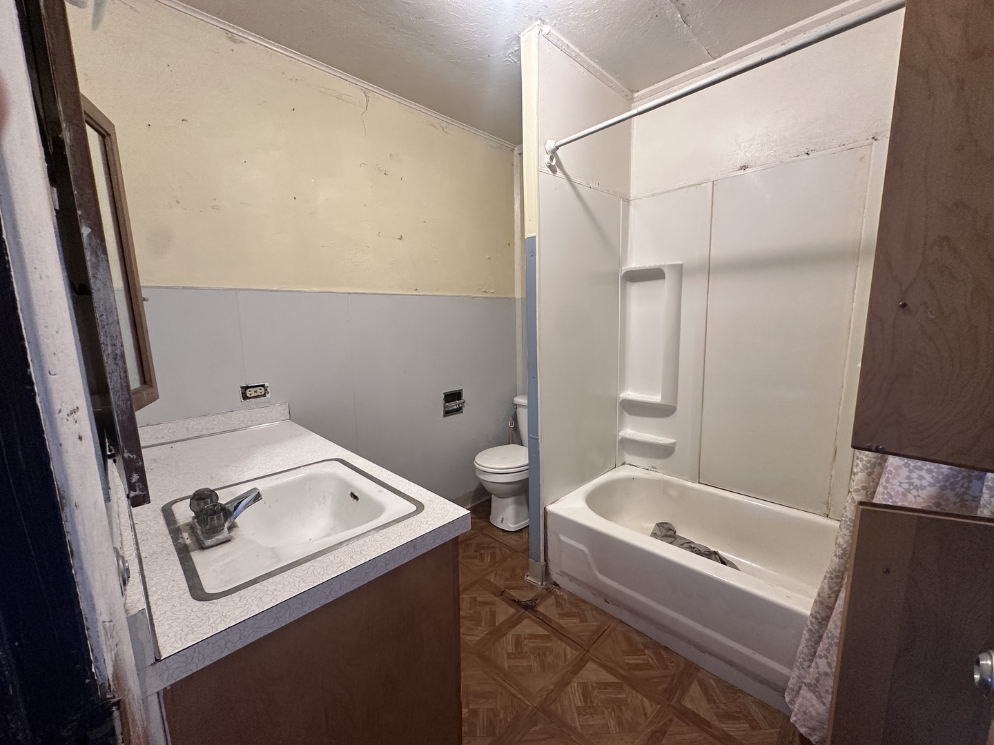305 W Commercial Street Property Photo 7