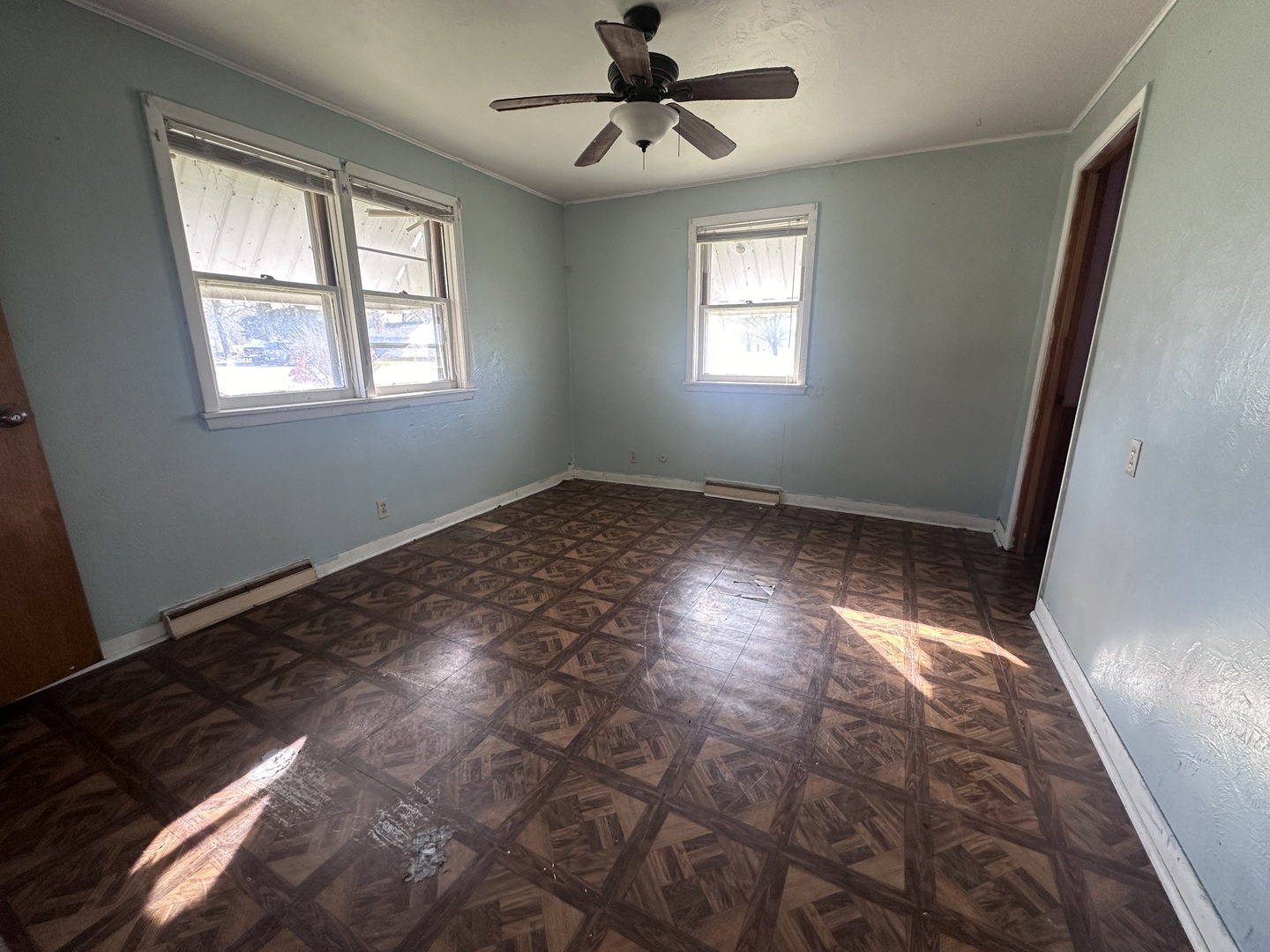 305 W Commercial Street Property Photo 8