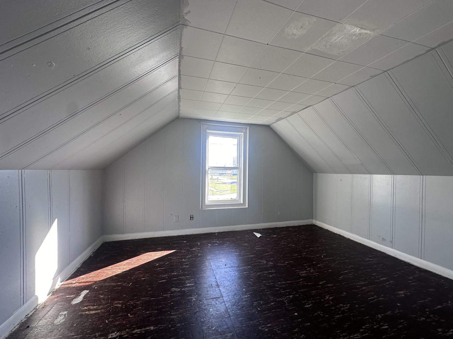 305 W Commercial Street Property Photo 10