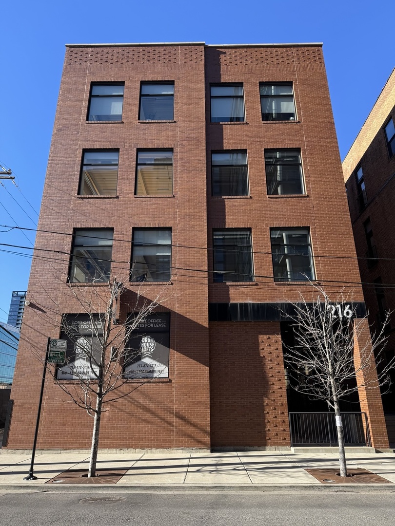 216 N May Street Property Photo 1