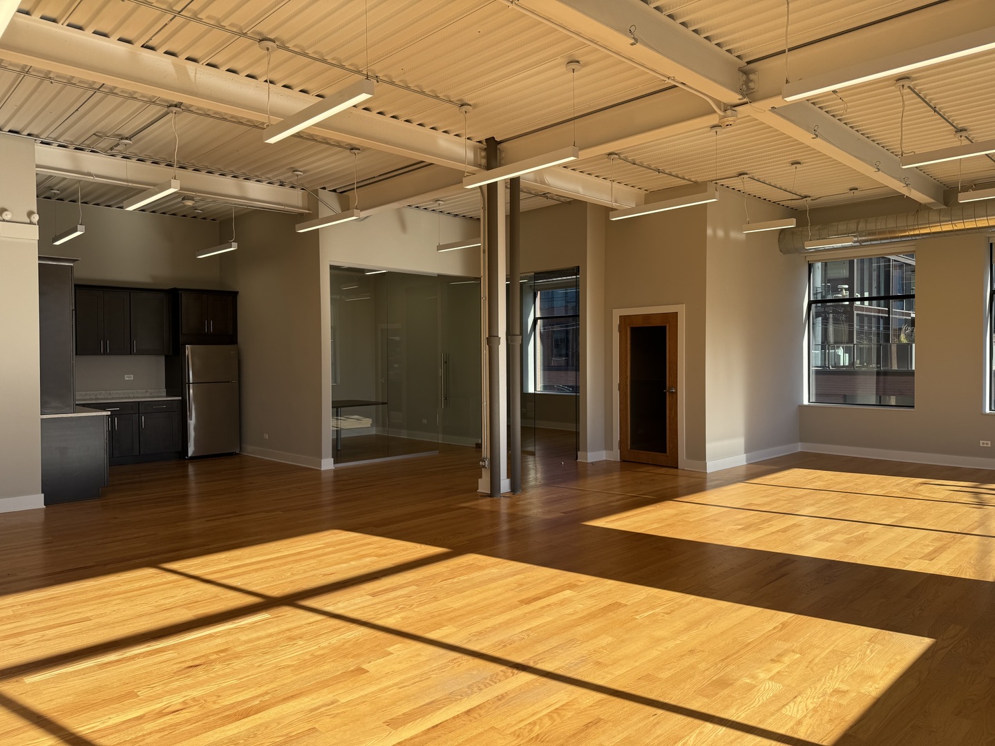 216 N May Street Property Photo 8